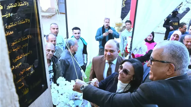 جاكلين عازر