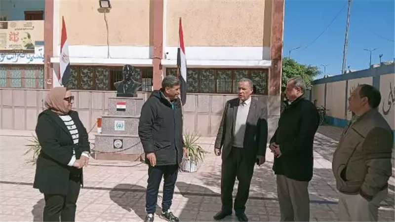وكيل وزارة التعليم بأسيوط يتابع تجهيز صالة الألعاب الرياضية
