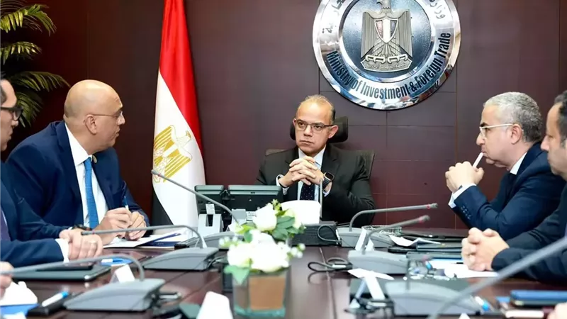 وزير الاستثمار يلتقي رئيس جهاز تنمية المشروعات لبحث تعزيز دعم ريادة الأعمال