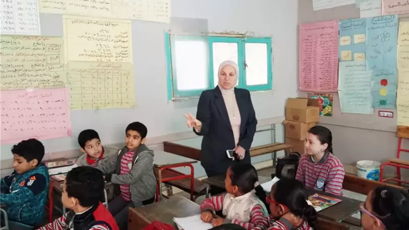 مدير تعليم القاهرة تتابع انتظام اليوم الدراسي بإدارة الشرابية