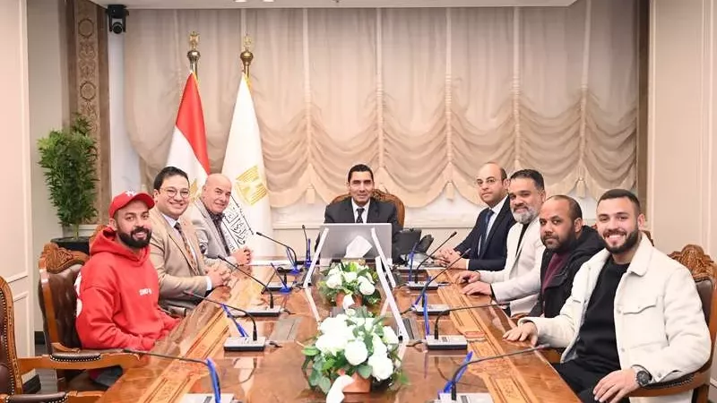 وزير الشباب يلتقي أبناء المطرية منظمي أكبر مائدة إفطار رمضاني