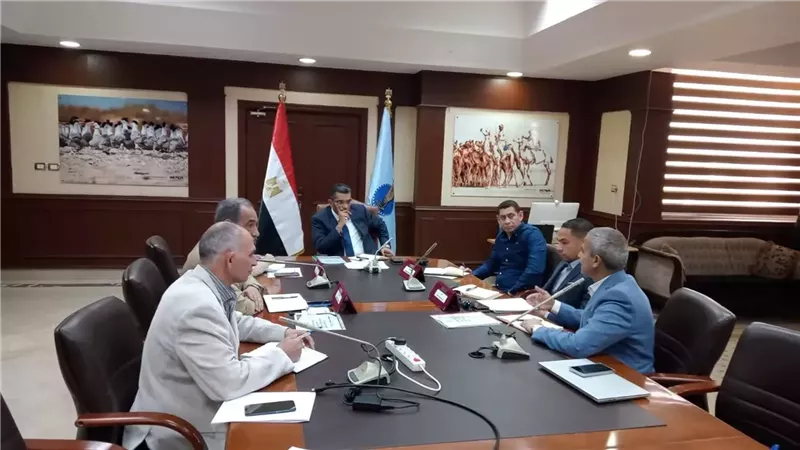محافظ البحرالأحمر يُدشن منظومة النظافة الجديدة