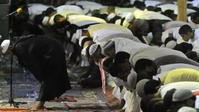 حكم صلاة من أدرك الإمام وهو راكع فكبر تكبيرة واحدة