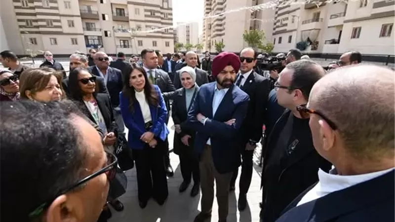 رئيس البنك الدولي يتفقد وحدات 
