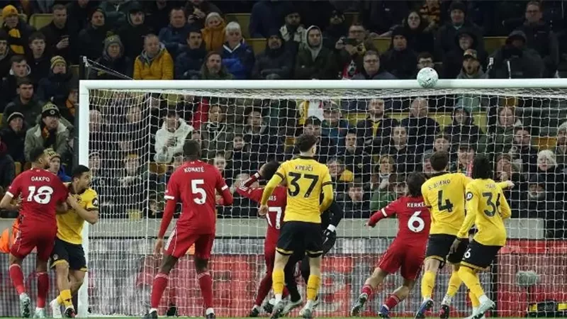 جوميز يفاجيء ليفربول بالهدف الأول لولفرهامبتون
