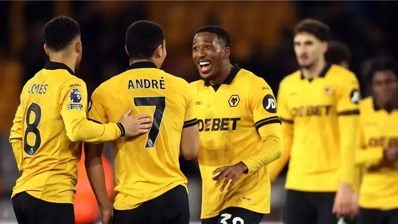 تعرف علي رجل مباراة ليفربول وولفرهامبتون في الدوري الإنجليزي