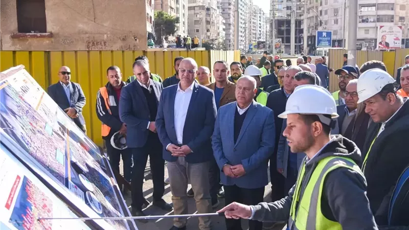 وزير النقل يتابع الموقف التنفيذي لمشروع تطوير ترام الرمل