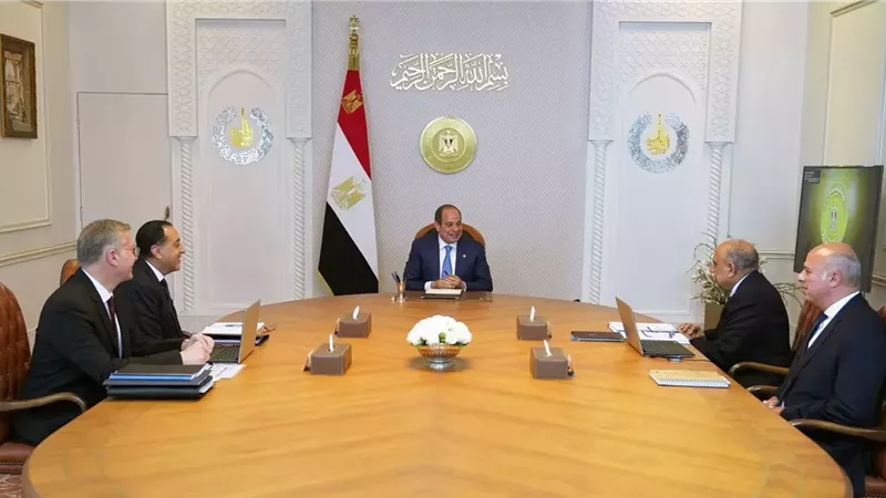 الرئيس السيسى يوجه تكثيف الجهود الحكومية لتعزيز فرص جذب الاستثمارات لقطاع البترول
