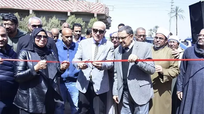 محافظ الأقصر يفتتح مشروع الصرف الصحى بقرية العشى