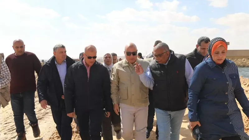 نائب وزيرة الإسكان يتفقد مشروعات الصرف الصحي بمحافظة المنيا