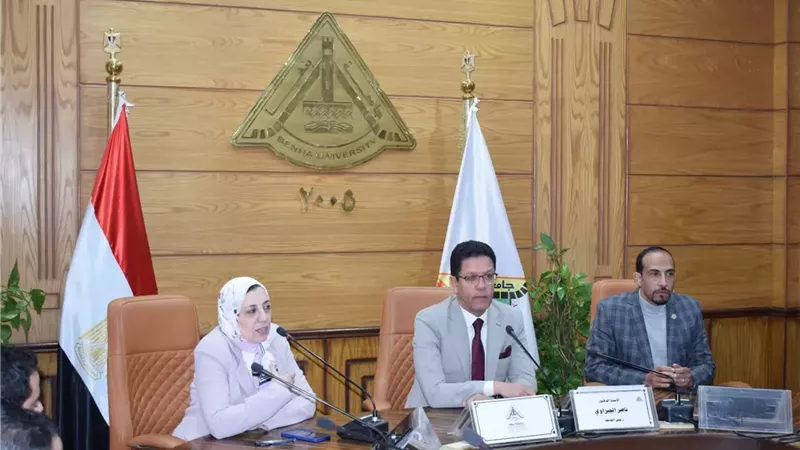 رئيس جامعة بنها يكرم خريجي برنامج التدريب الصيفي للسلامة والأمان
