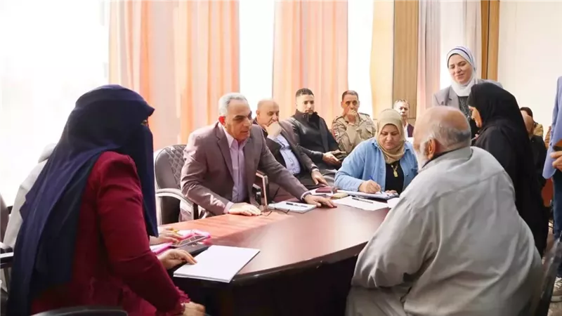 محافظ الإسماعيلية يواصل لقاءات خدمة المواطنين