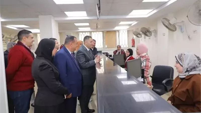 محافظ دمياط يتفقد مبنى مديرية التموين