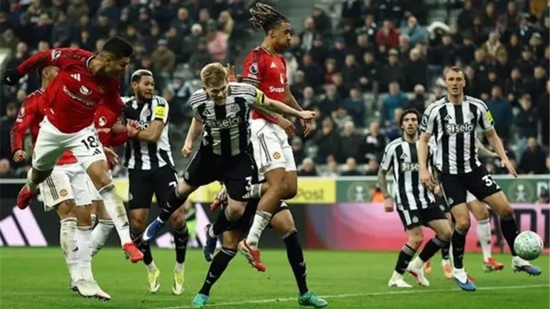 نيوكاسل يخطف الفوز من مانشستر يونايتد في الدوري الإنجليزي