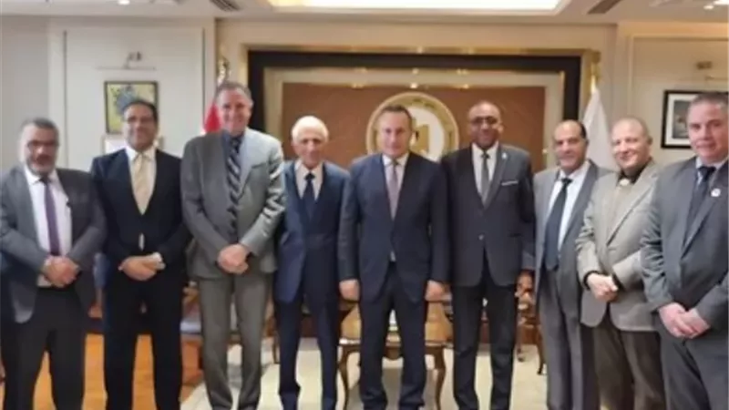 وزير التعليم العالي يلتقي اللجنة المؤقتة لنقابة التكنولوجيين