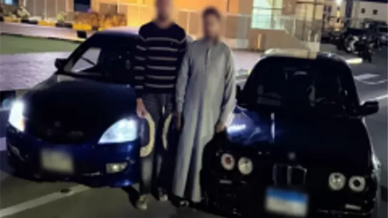 سقوط سائقى ملاكى استعرضا بسيارتهما بالغردقه