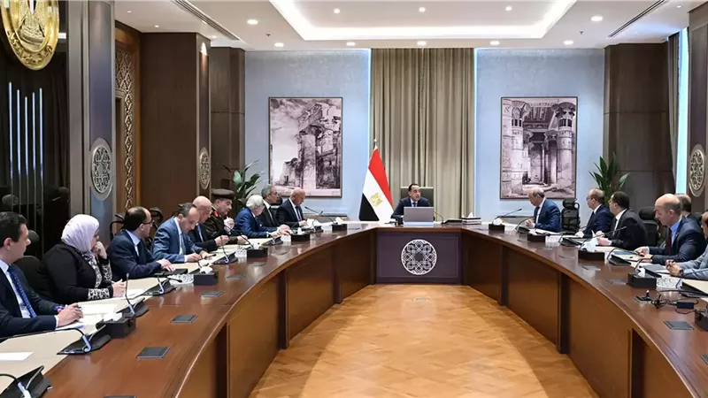 مدبولى يتابع الموقف التنفيذي لتشغيل وتطوير مطار العلمين الدولى