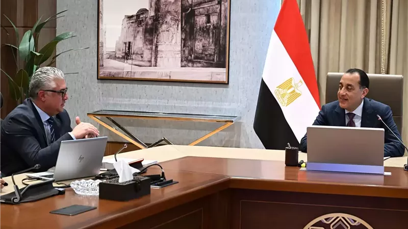 مدبولي يتابع الموقف التنفيذي لمشروعات المنطقة الاقتصادية لقناة السويس