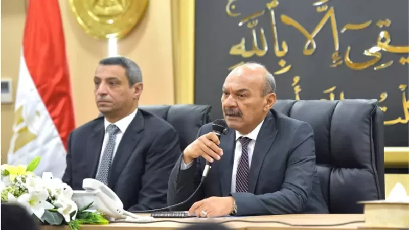 محافظ السويس يكرم اللواء دكتورطارق الشاذلي محافظ السويس السابق