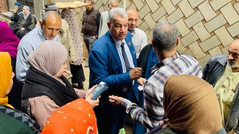 تموين القليوبية تضبط مخابز لتصرفها في 222 شيكارة دقيق مدعم وتحرر 61 مخالفة