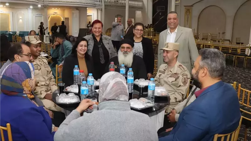 مائدة افطار بقنا تجمع ذوي الإعاقة وأسرهم