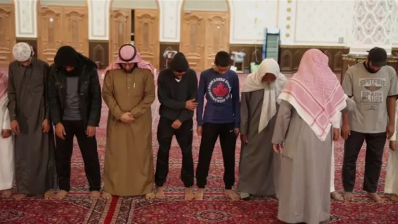 الإفتاء توضح كيفية تسوية الصفوف في صلاة الجماعة