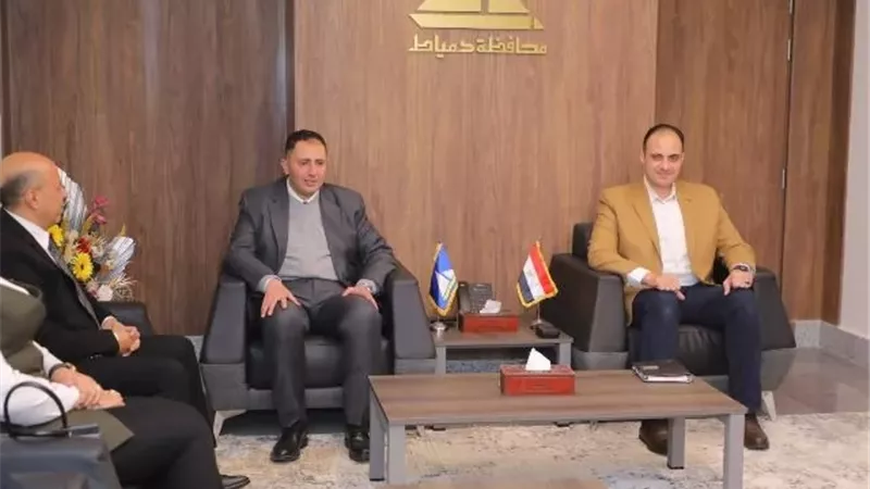 محافظ دمياط يلتقى مع نواب البرلمان