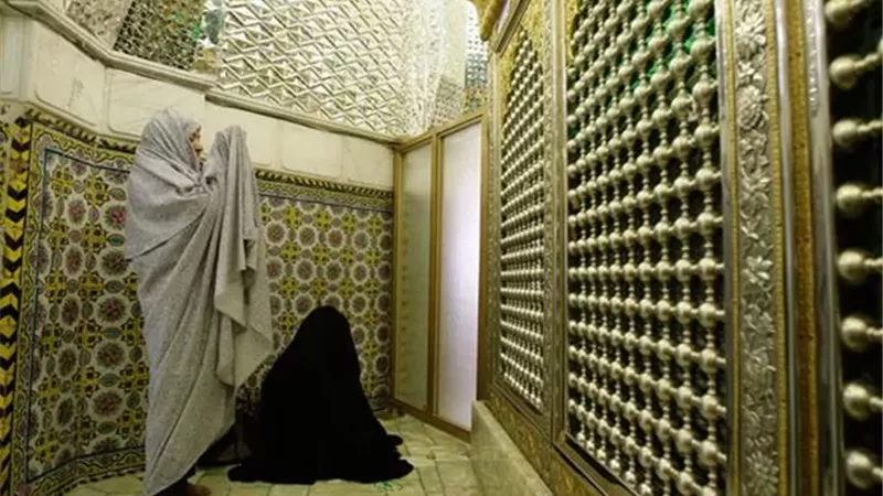 فتوى تؤكد جواز الصلاة في المساجد التي بها أضرحة في رمضان