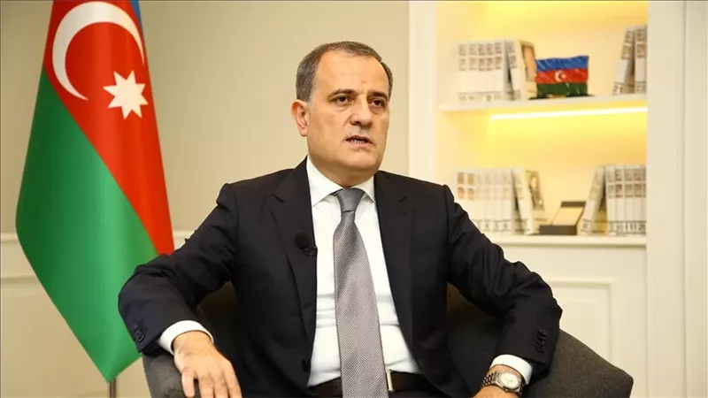 أذربيجان تخلي بعثاتها في إيران وترفع التأهب العسكري عقب هجوم مسيرات