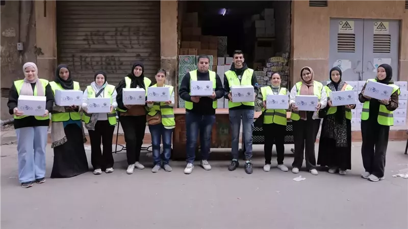 متطوعو الهيئة القبطية الإنجيلية يشاركون في تعبئة كراتين رمضان