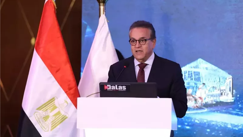 وزير الصحة يشيد بدور 