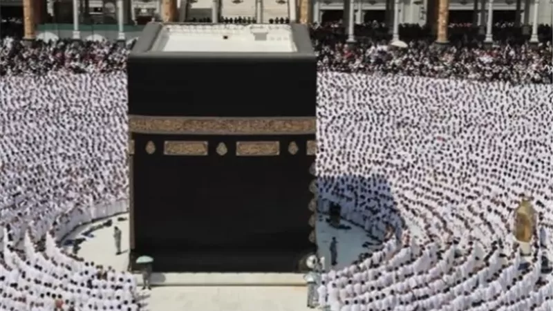 خطيب المسجد الحرام: الصيام والقرآن صنوان لا ينفكان