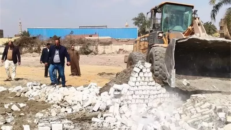 الجيزة : إزالة ٢٤ حالة بناء على الأراضي الزراعية بأبوالنمرس