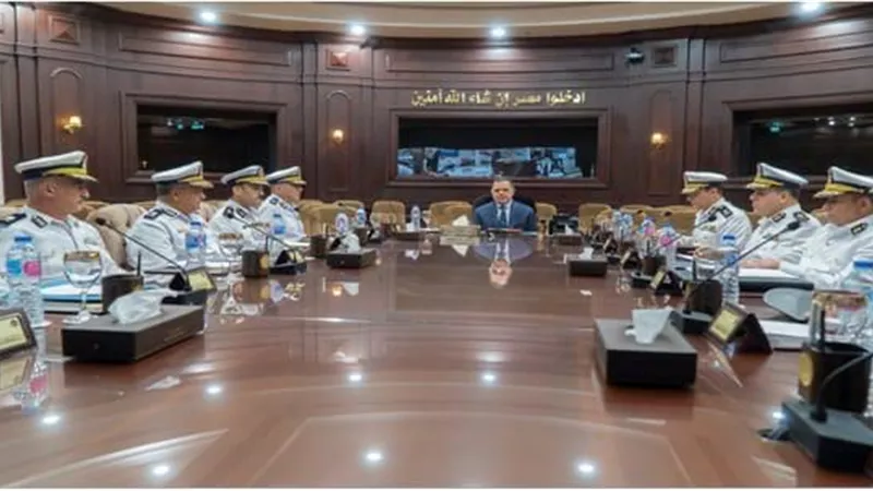 وزير الداخلية لمساعديه: ماضون فى محاربة الإرهاب والقضاء على البؤر الاجرامية