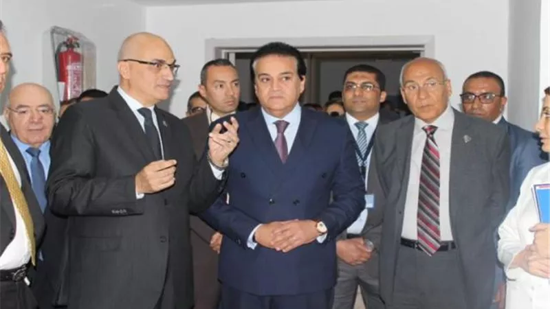 وزير التعليم العالي يتفقد جامعة بدر.. صور