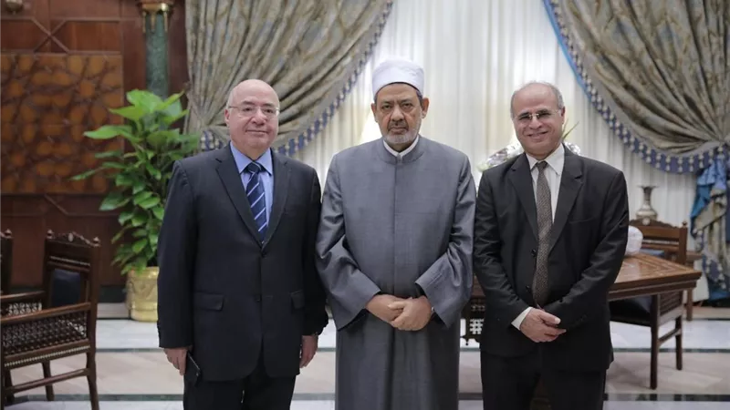 الامام الاكبر يلتقي الوفد المشارك في مؤتمر جراحات شق الشفة من كوريا وجامعة بدر