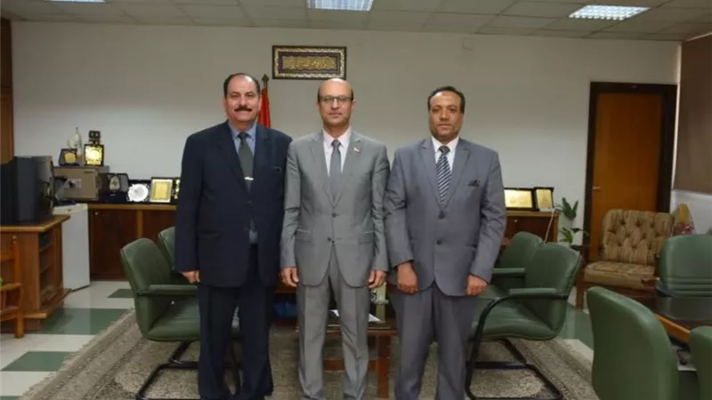 رئيس جامعة أسيوط يبحث سبل العمل المشترك وتوطيد أواصر التعاون مع عدد من الجامعات الأردنية