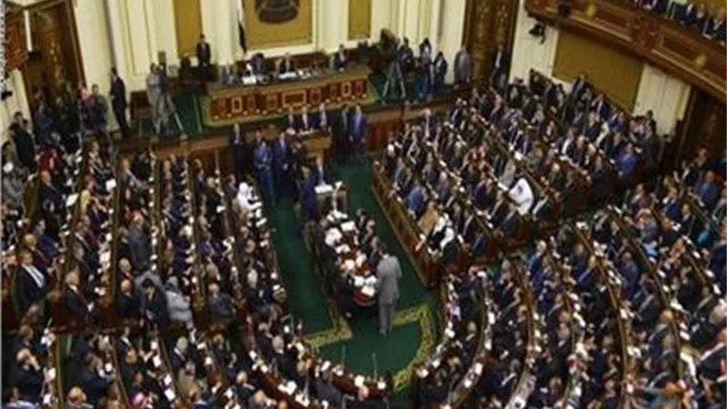 10 بيانات عاجلة لرئيس الوزراء بشأن مخالفات رئيس هيئة الرقابة المالية