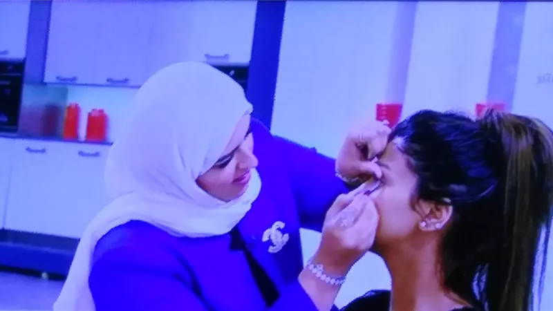 10 خطوات لمكياج كامل وسريع