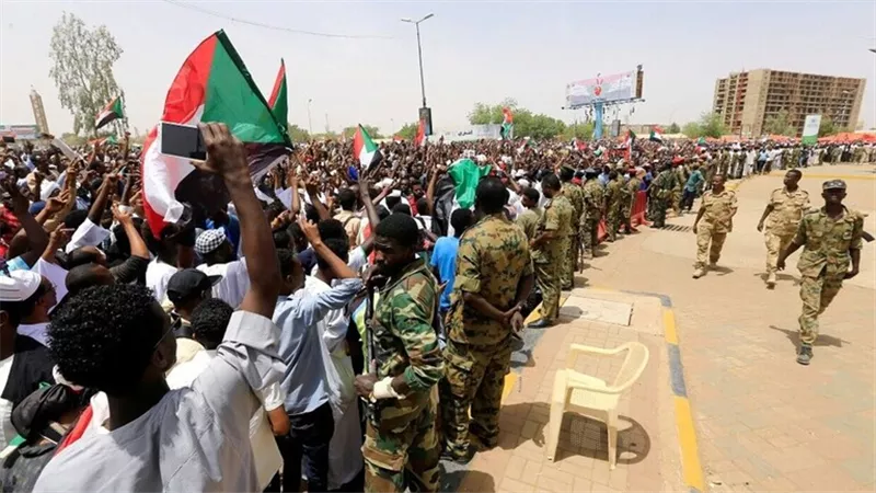 السودان.. مقتل عسكري وجرح ضابطين وتدمير مصانع تعدين بهجوم مسلح في جنوب كردفان