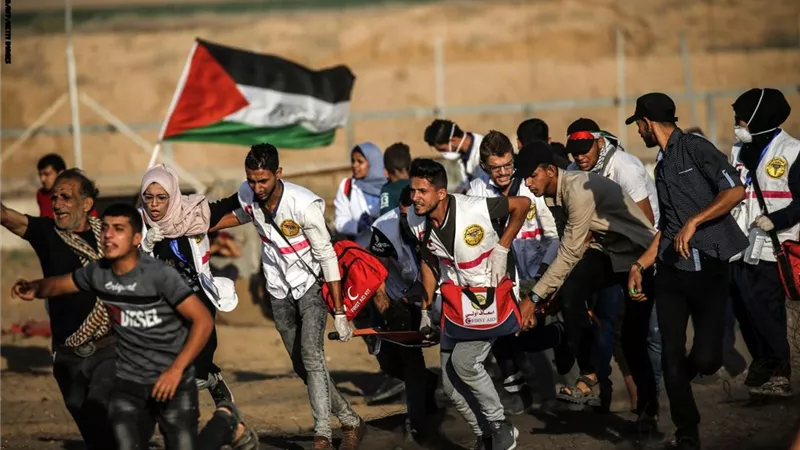 مقتل شاب وإصابة 37 في مواجهات بين الجيش الإسرائيلي وفلسطينيين بقطاع غزة