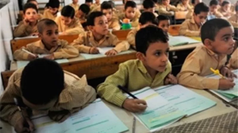 جرجا.. إحالة معلمين ومديرى مدرستين للتحقيق