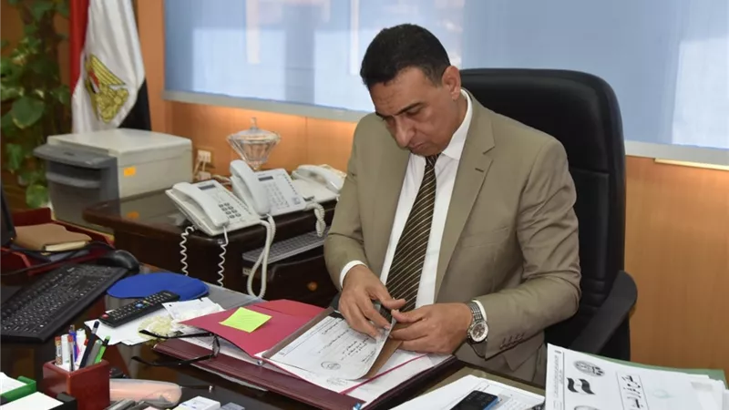 محافظ مطروح يكلف أبو غنيمة بمتابعة انضباط الوحدات المحلية