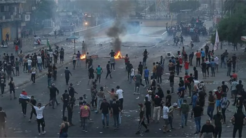 رئيس البرلمان العراقي يلتقي ممثلي المتظاهرين
