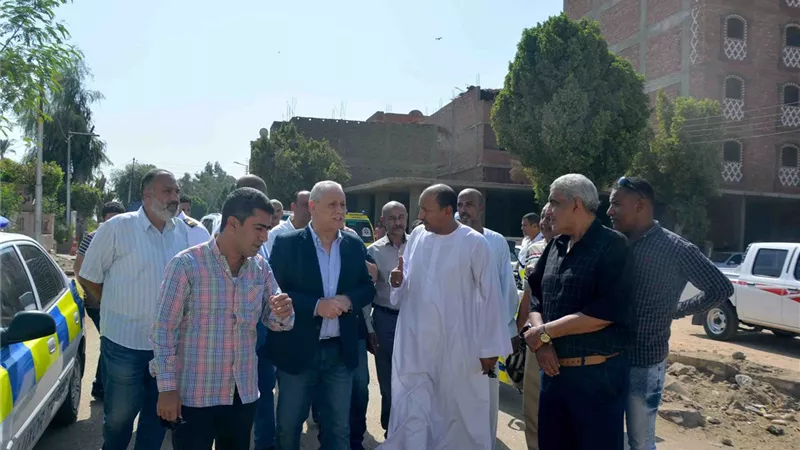 محافظ الأقصر يتفقد المشروعات الجارية بالبياضية وأرمنت