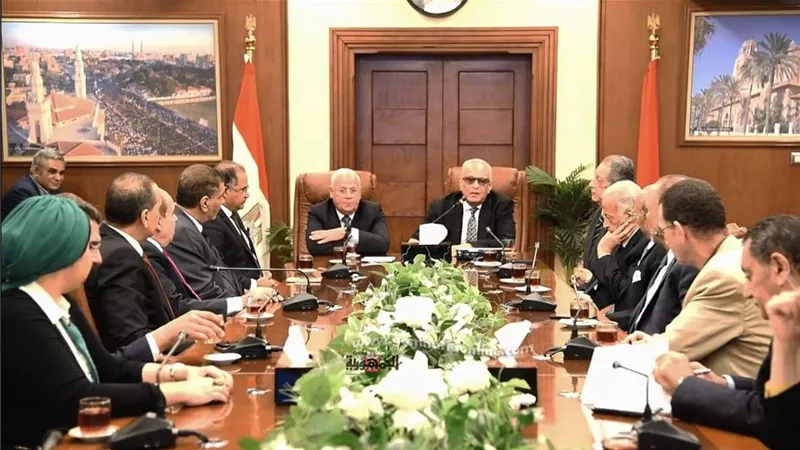 محافظ بورسعيد ورئيس حزب الوفد يستعرضان المشروعات التنموية ببورسعيد