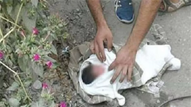 بعد 42 يوماً زواج أنجبت طفلاً .. وتخلصت منه أعلى سطح عقار مهجور بمركز شربين