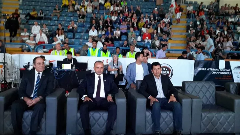 ممر شرفى من نجوم منتخب السلاح للرموز والرواد في افتتاح بطولة العالم ..صور