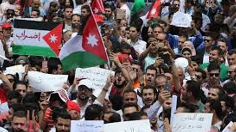 اتفاق ينهي أزمة إضراب المعلمين في الأردن