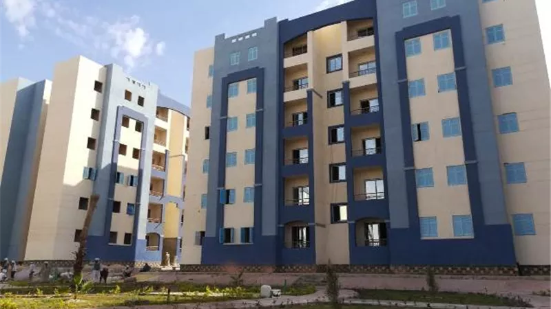وزير الإسكان: جار تنفيذ 3264 وحدة إسكان اجتماعى بمدينة غرب قنا.. صور
